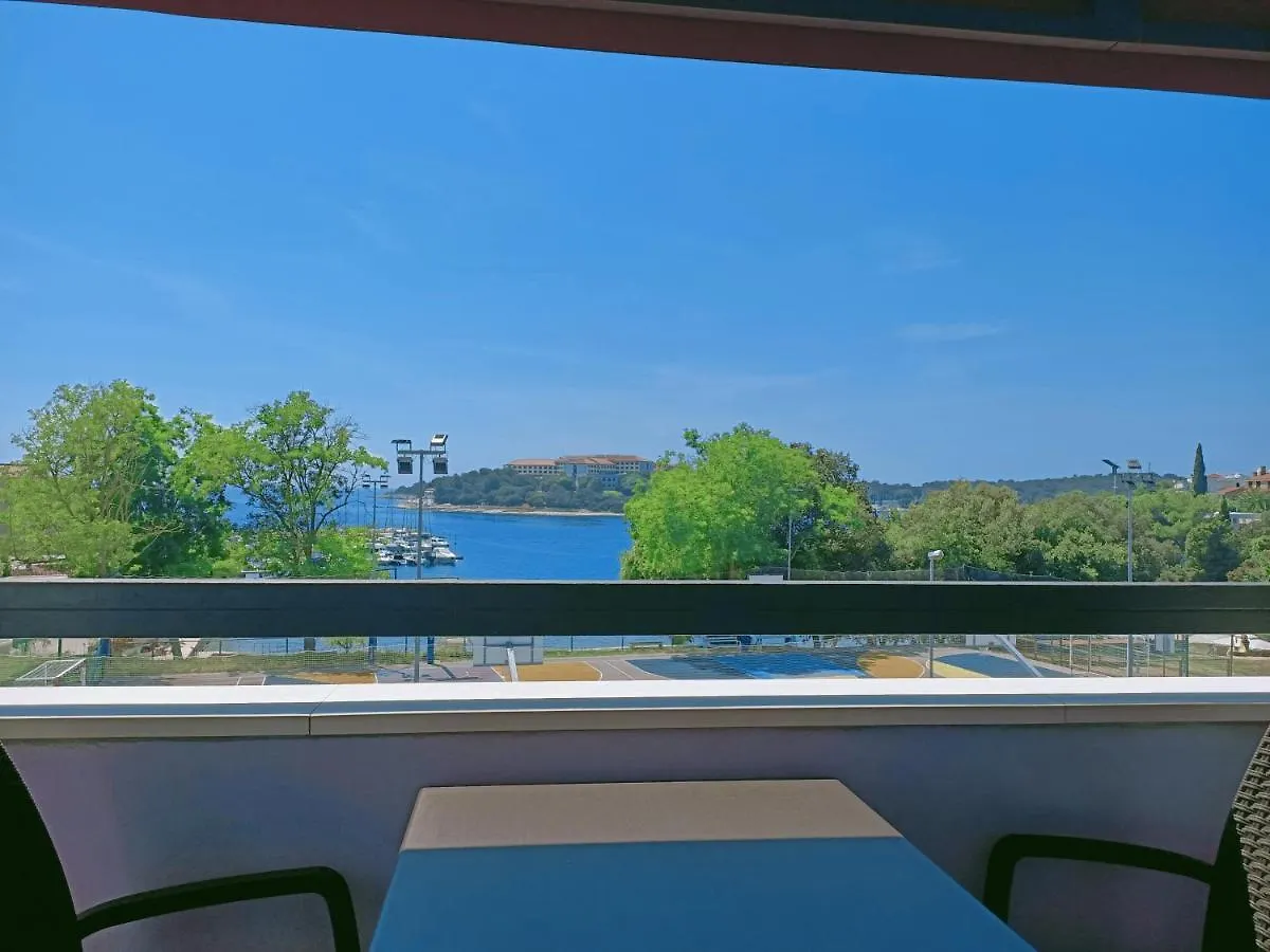 Aparthotel Viola 프예스차나 우발라 4*,