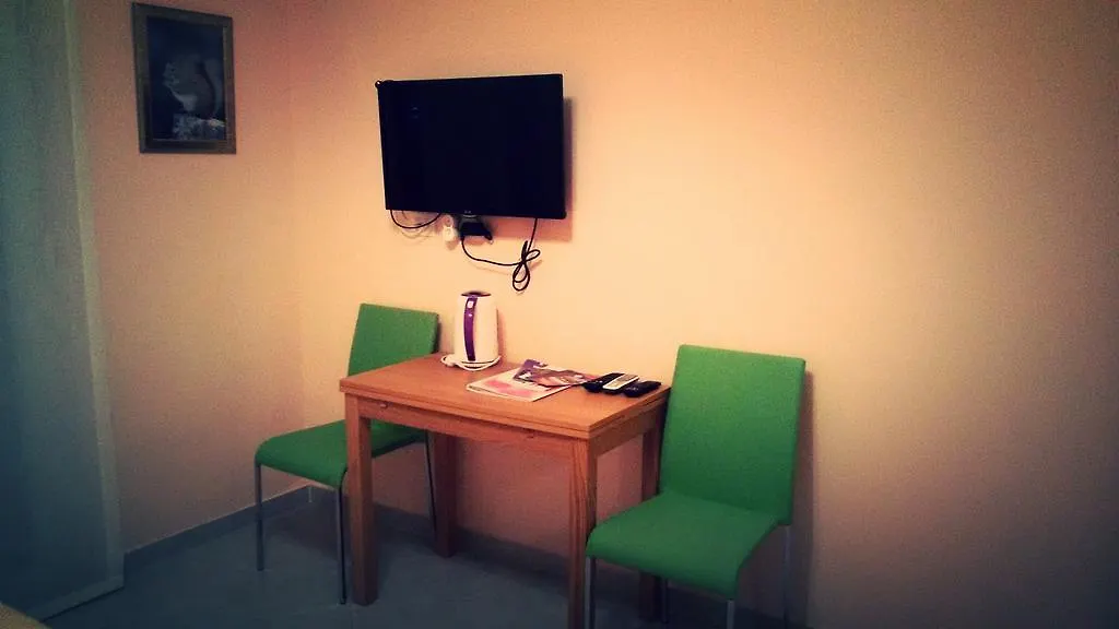Aparthotel Viola 프예스차나 우발라