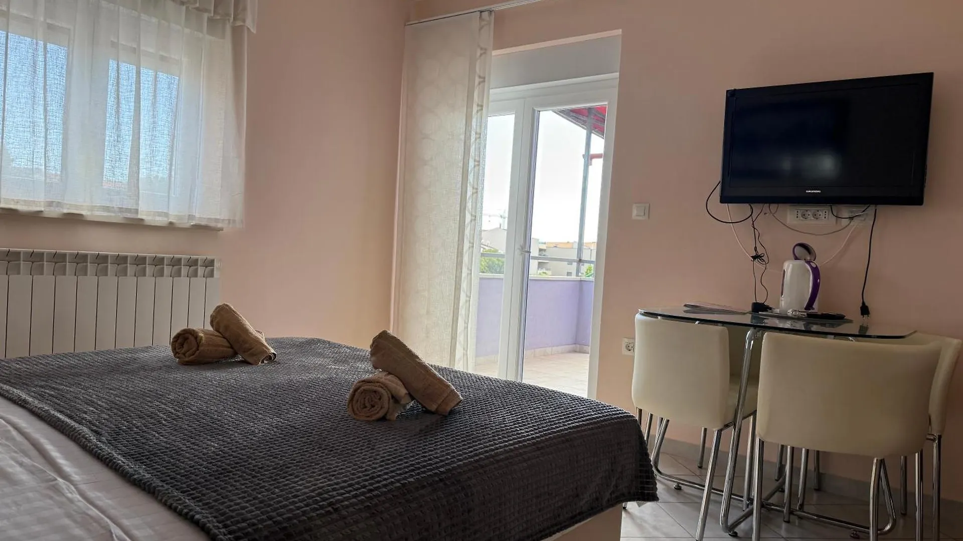 ApartHotel Viola Pjescana Uvala
