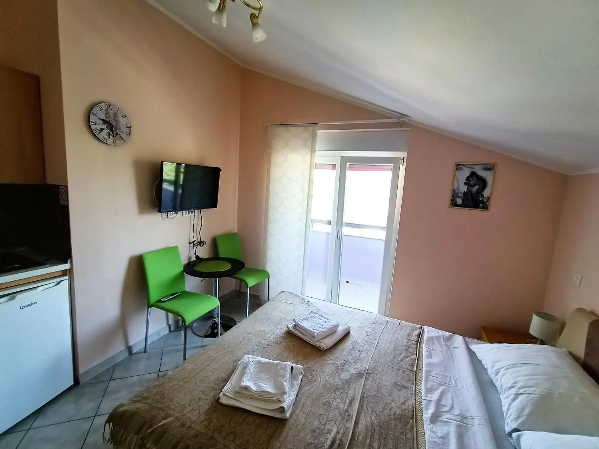 ApartHotel Viola Pjescana Uvala